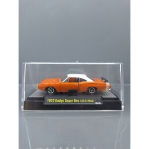 M2 Machines 1970 Dodge Coronet Super Bee 440 6 Pack Orange/White 1:64